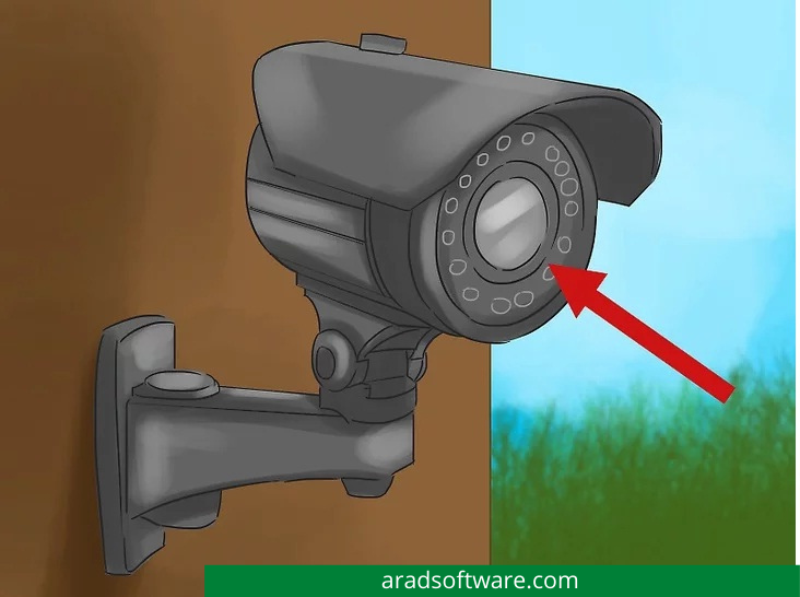 تمام اشیا و موانع جلوی لنز دوربین مداربسته بیرونی باعث کاهش نور می شوند و باید حداقل یک توقف کامل فریم در محاسبه نور و حساسیت دوربین در نظر گرفته شود.